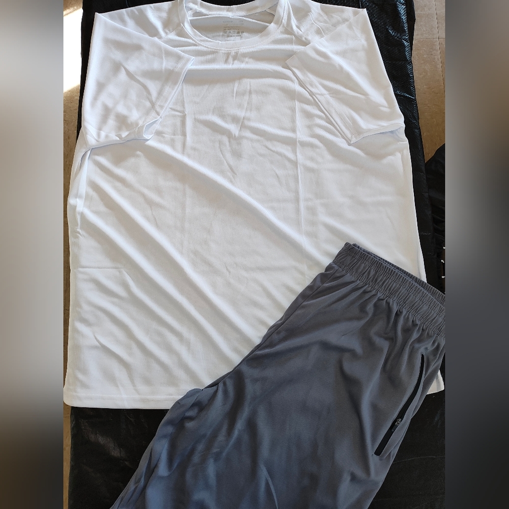 Men's Athletic White T-Shirt and Gray Shorts Set - Picture 3 of 3